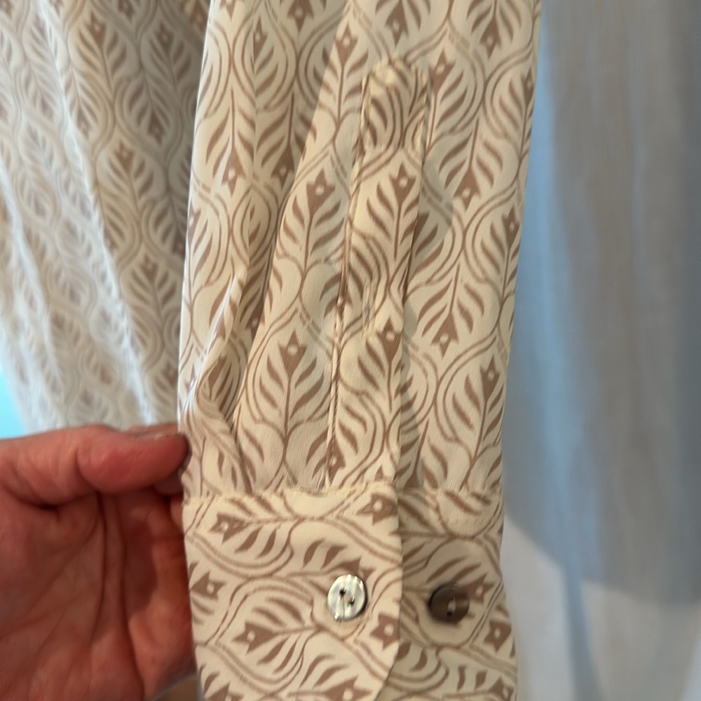 Olivaceous Pullover Blouses Size Small Cream Print - image 4